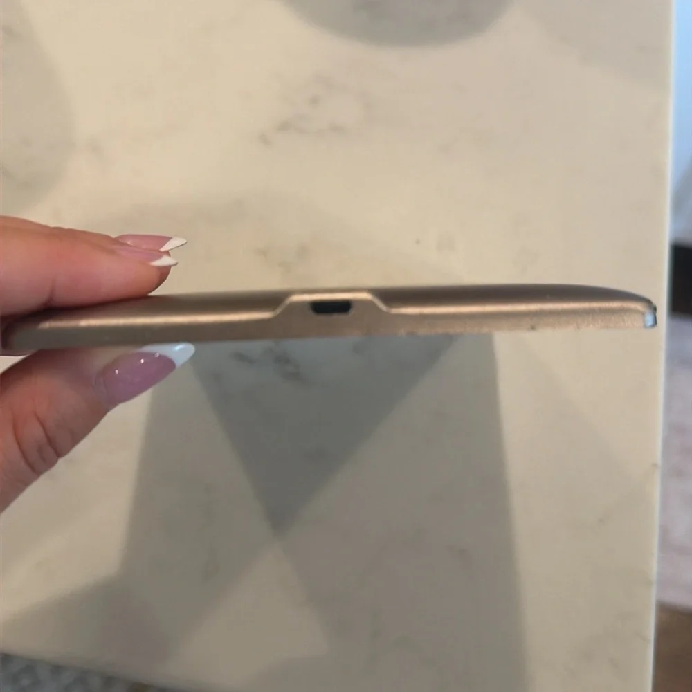 Barnes & Noble Nook GlowLight Plus (2015 Edition).